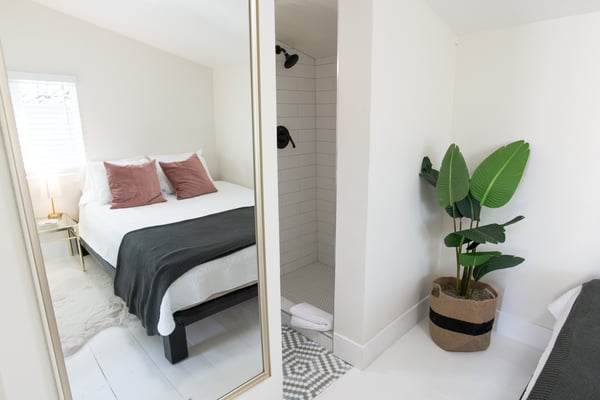 Bedroom - Queen Bed