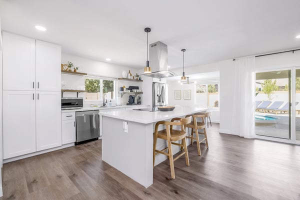 Kitchen with breakfast table
