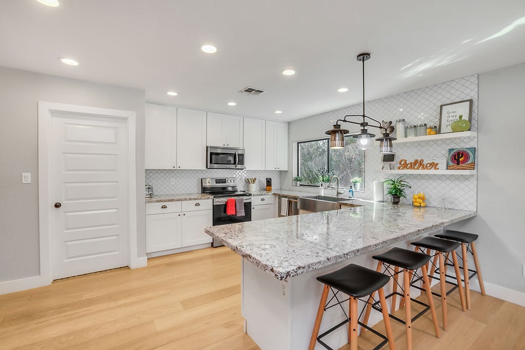 Kitchen with breakfast table