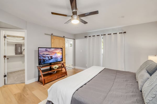 Master Bedroom - King Bed