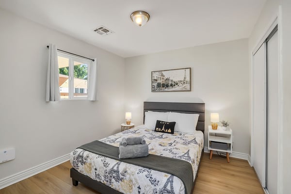 Bedroom - Queen Bed