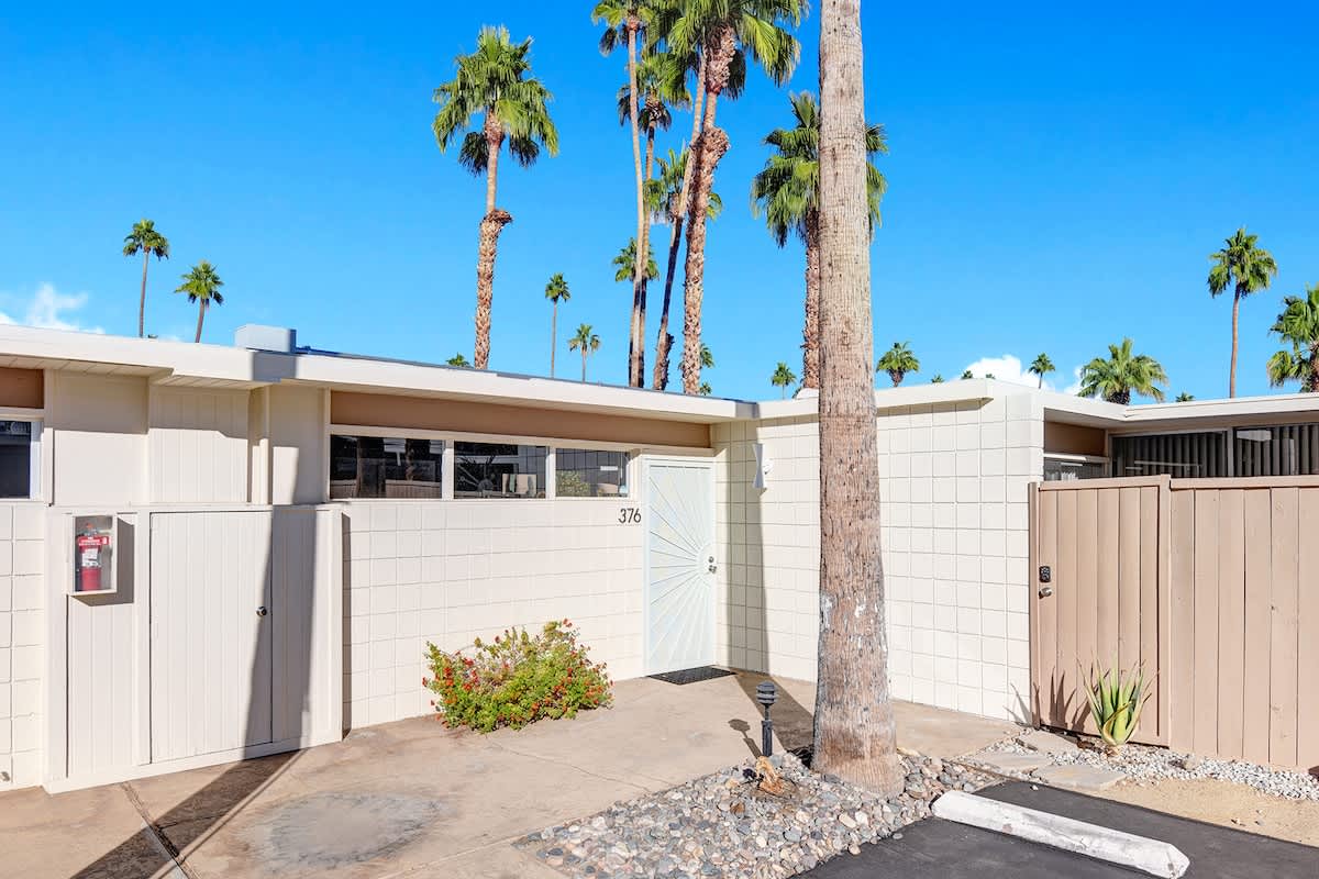 Ocotillo Art Bungalow - Meredith Lodging