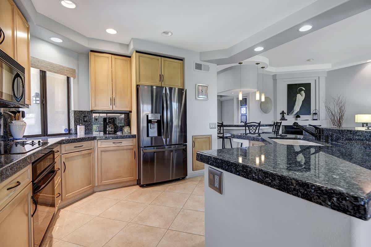 KITCHEN CONTINUED.jpg mls