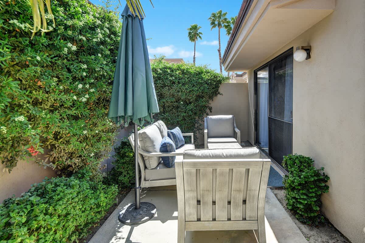 V3947- Greens and Dreams