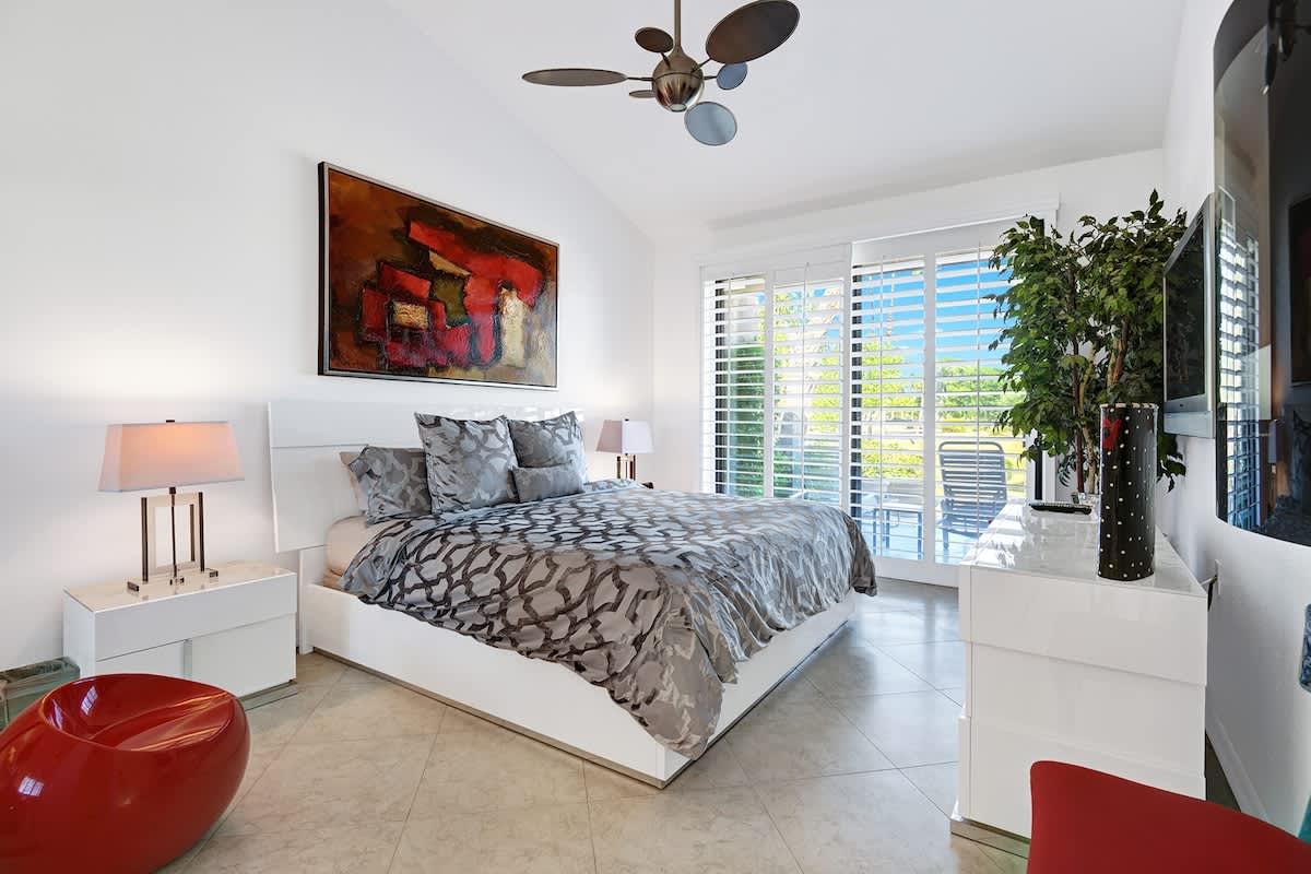 PRIMARY BEDROOM.jpg mls