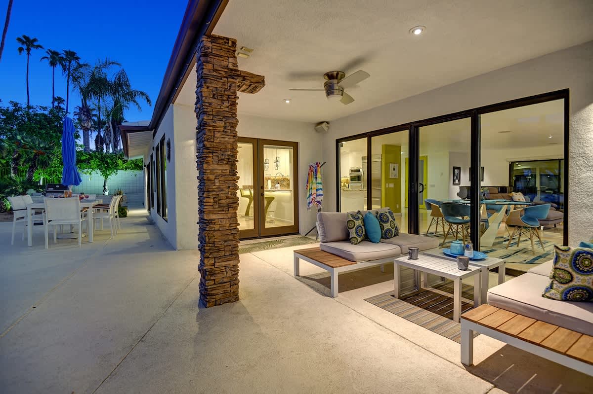 NIGHT OUTDOOR LIVING ROOM