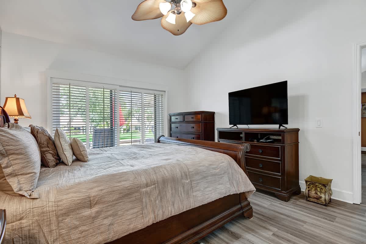 PRIMARY OVER BED.jpg mls