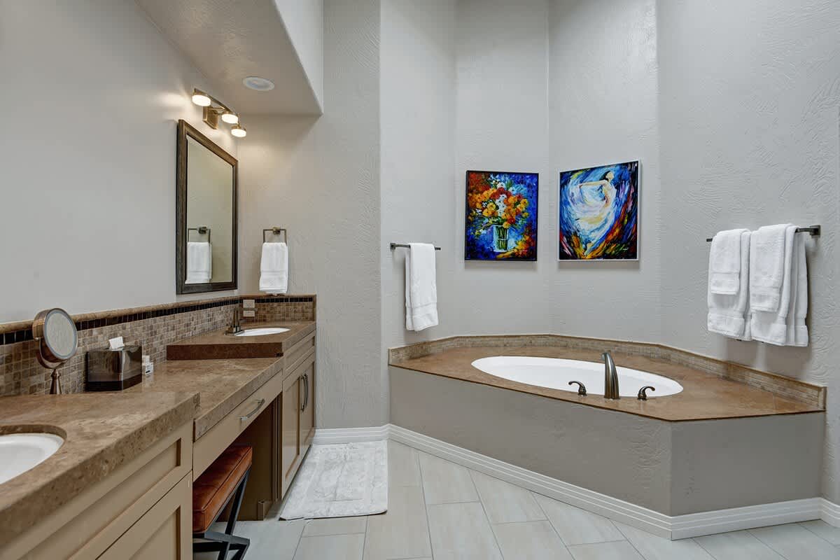 MAIN BEDROOM BATHROOM