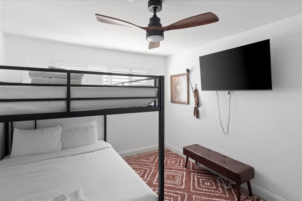 BUNK ROOM 2 - TELEVISION