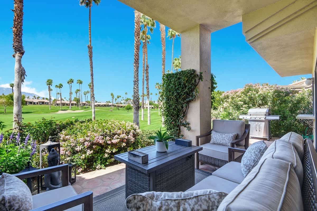 V3947- Greens and Dreams