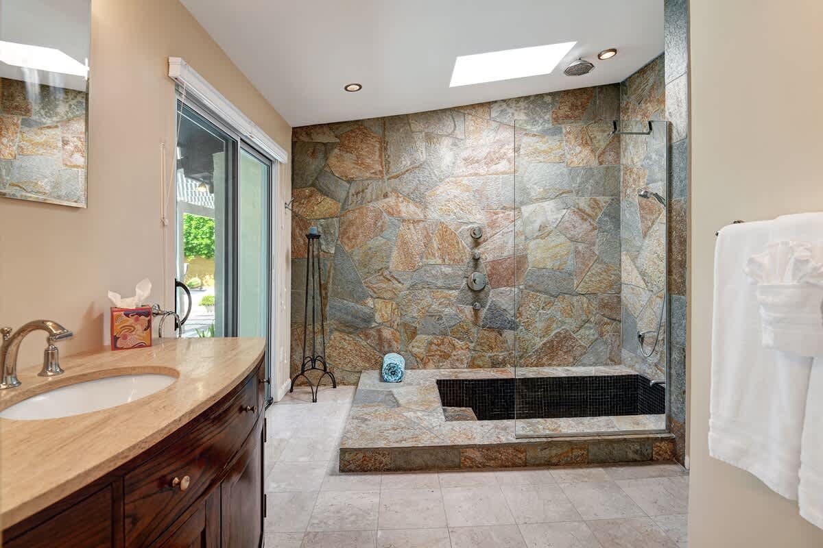 MAIN BEDROOM BATHROOM