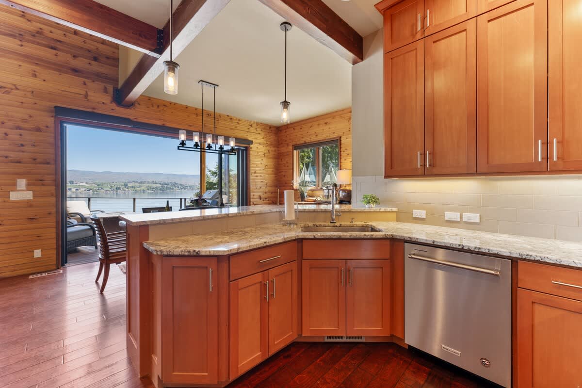 Granite Counters, Stainless Steel Thermador Appliances