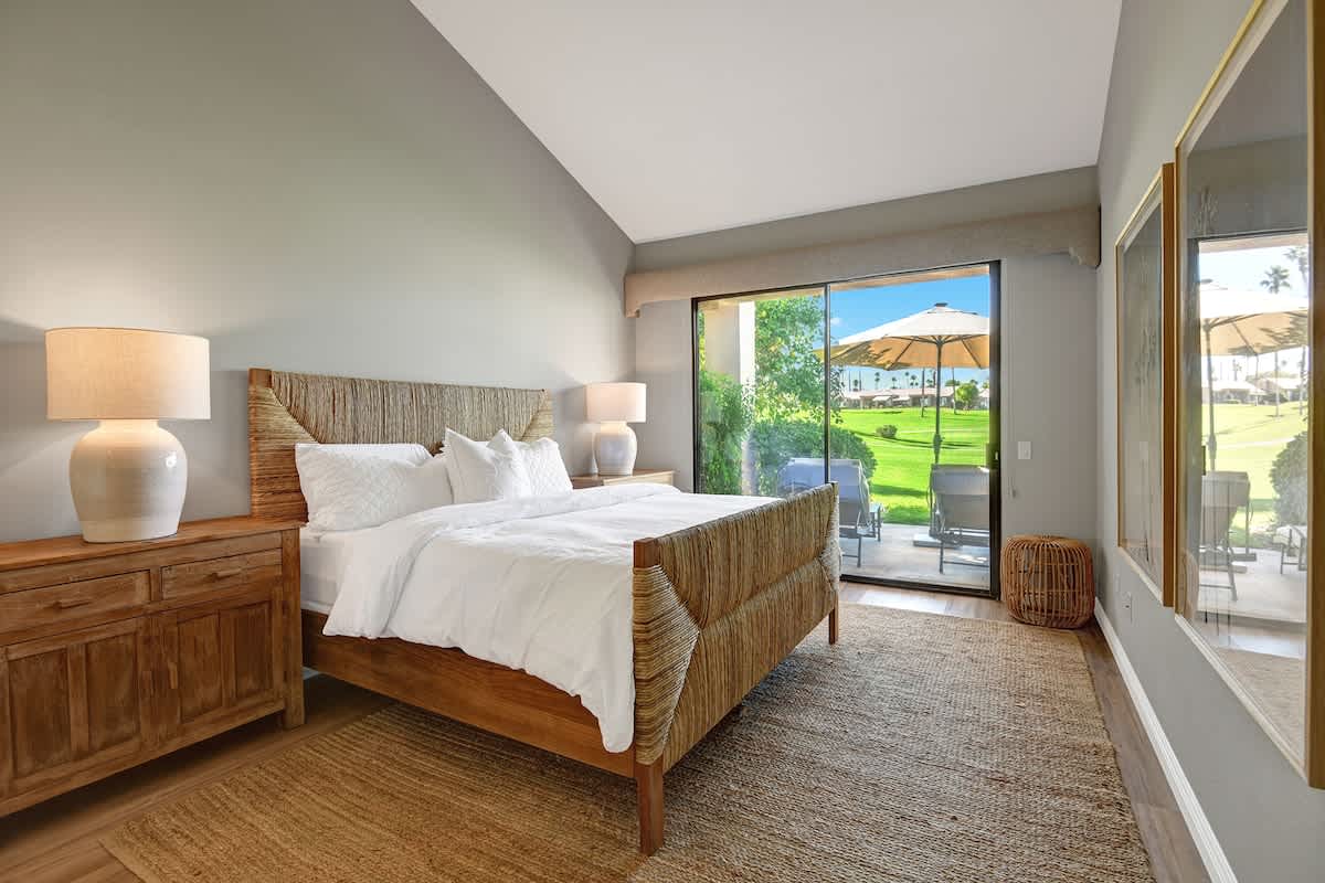 PRIMARY BEDROOM.jpg mls