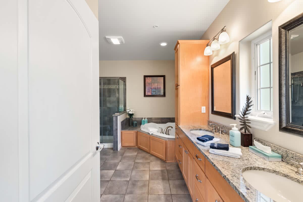Primary Ensuite Bathroom with double sinks