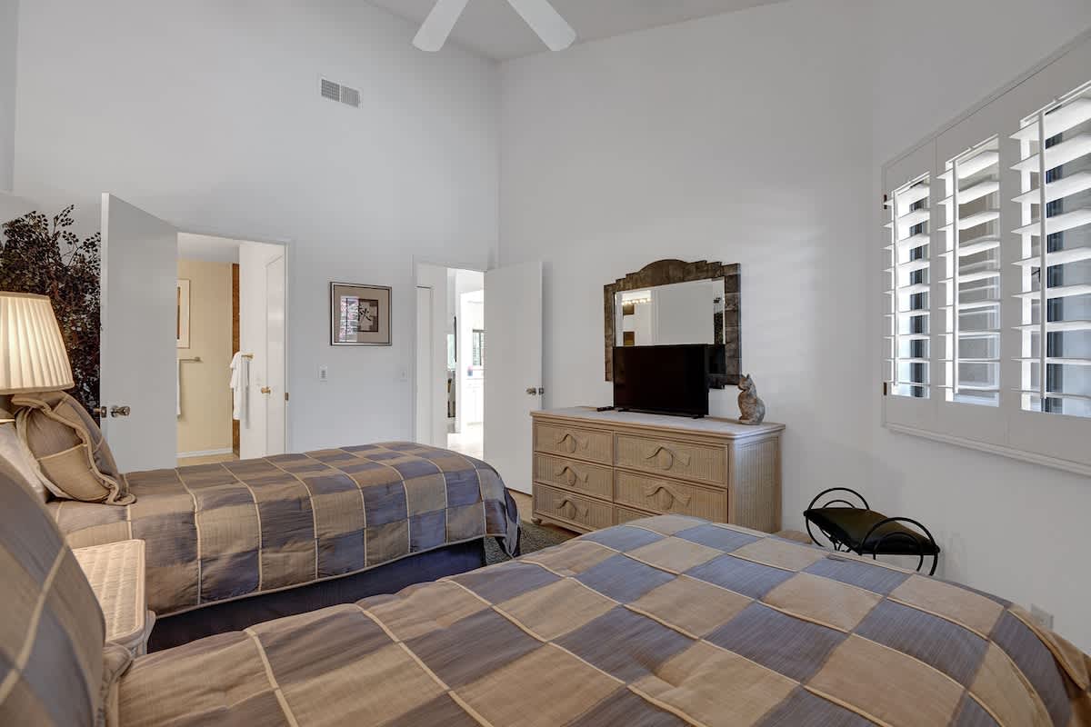 BEDROOM 2 REVERSE.jpg mls