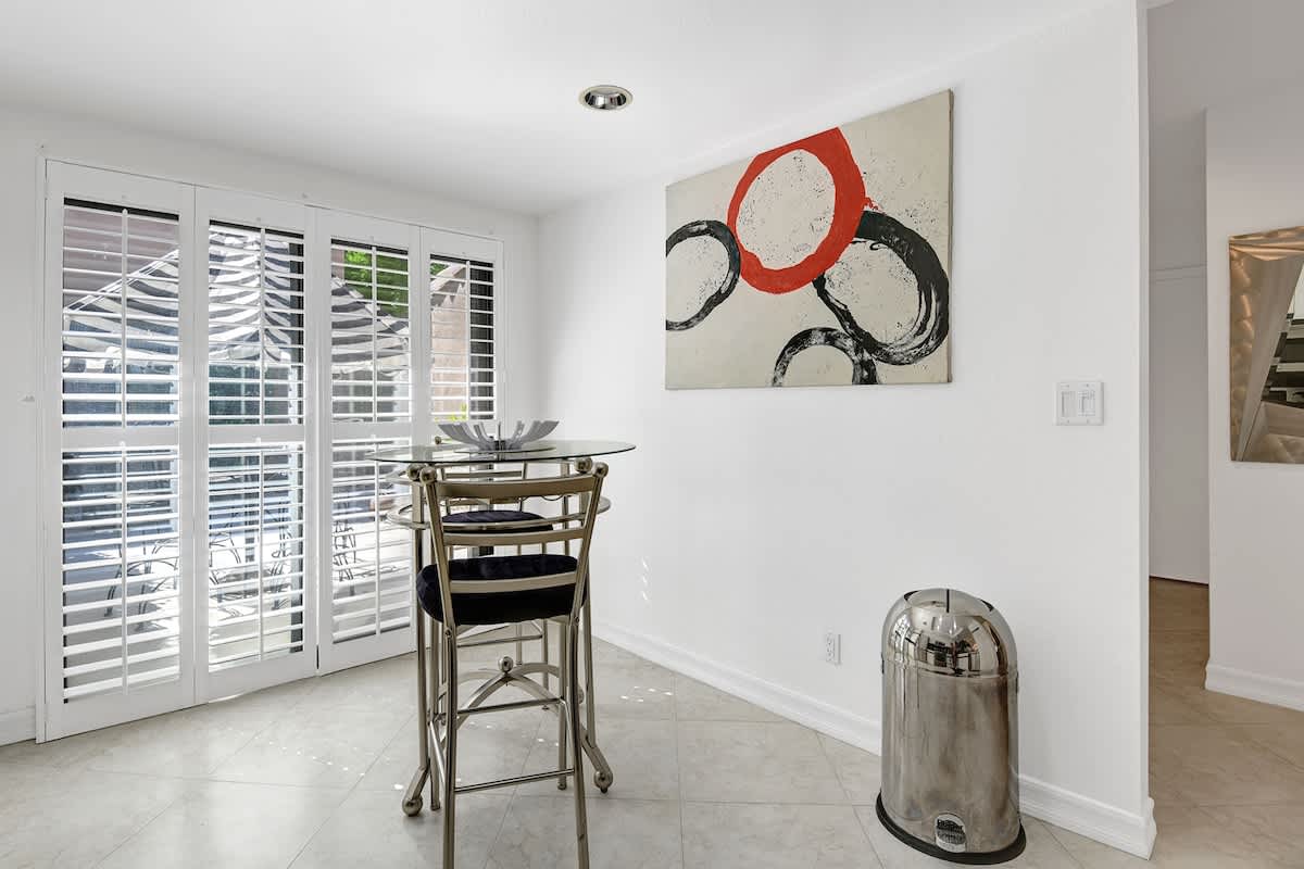 KITCHEN TABLE.jpg mls