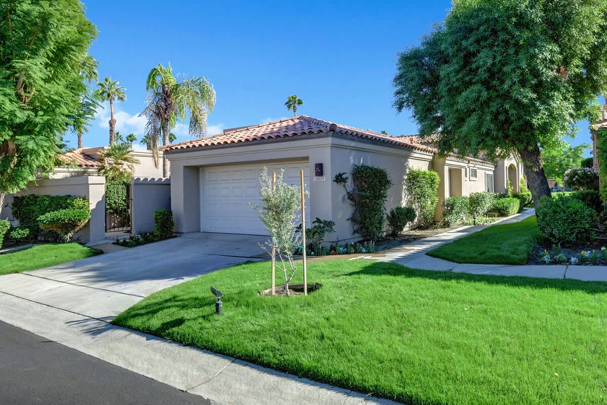 FRONT OF HOME.jpg mls