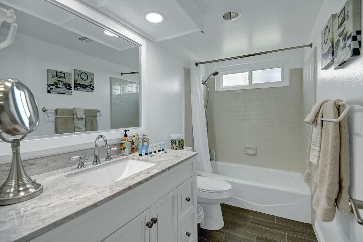 GUEST BATHROOM.jpg mls