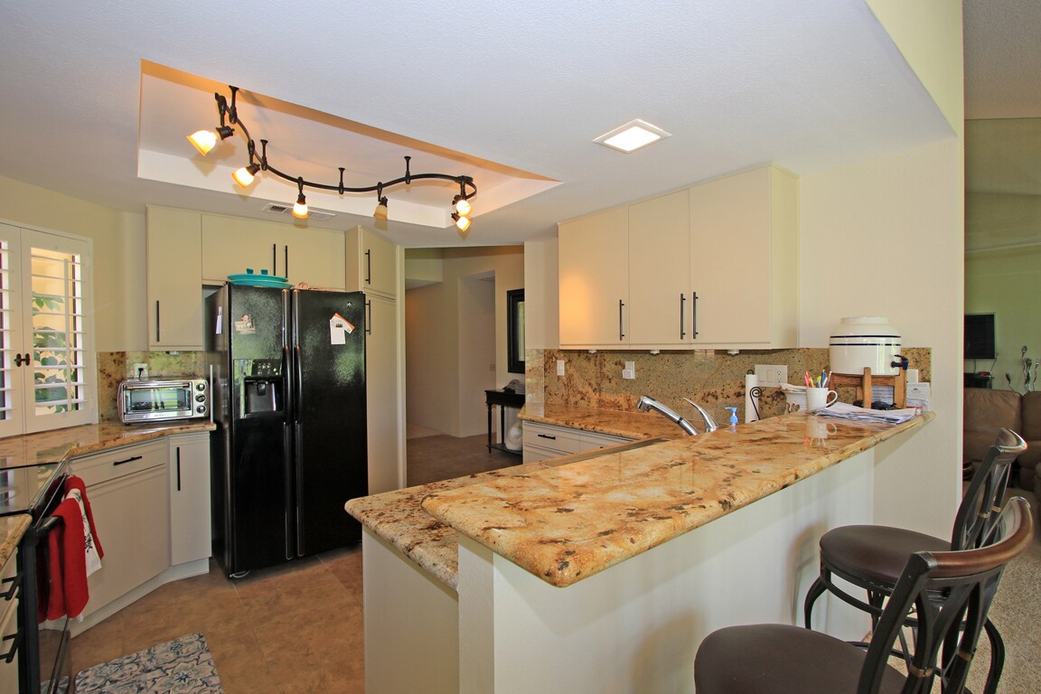 Step into your fully-equipped vacation kitchen where you can whip up meals at the spacious granite island or enjoy morning coffee from the bar seating.