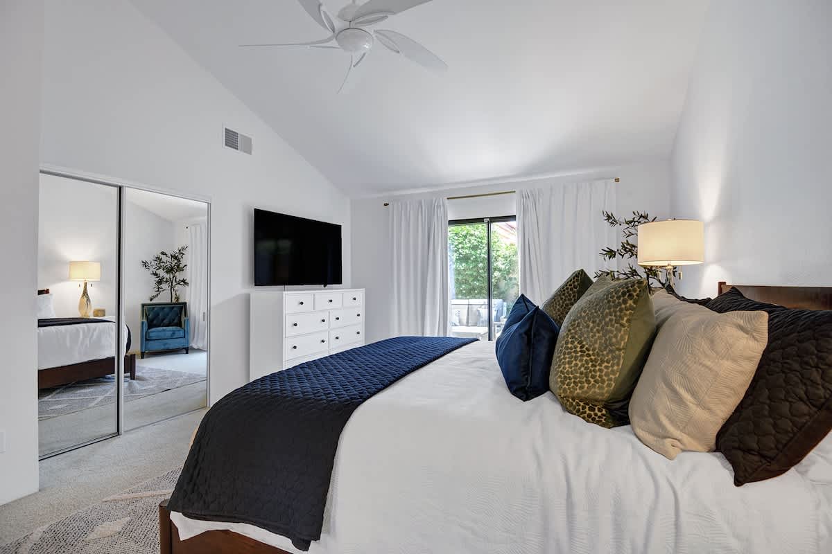 V3947- Greens and Dreams