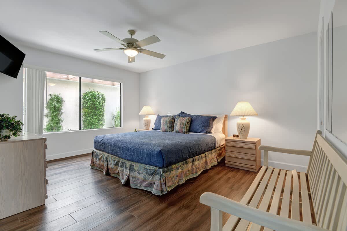 PRIMARY BEDROOM.jpg mls