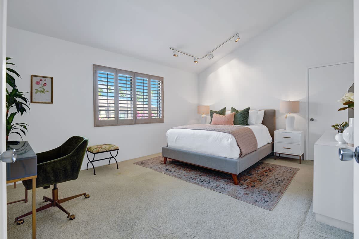 V3947- Greens and Dreams