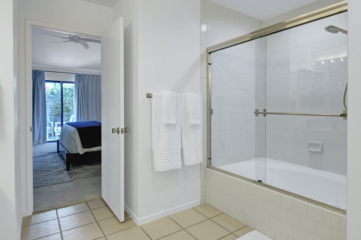 V3947- Greens and Dreams