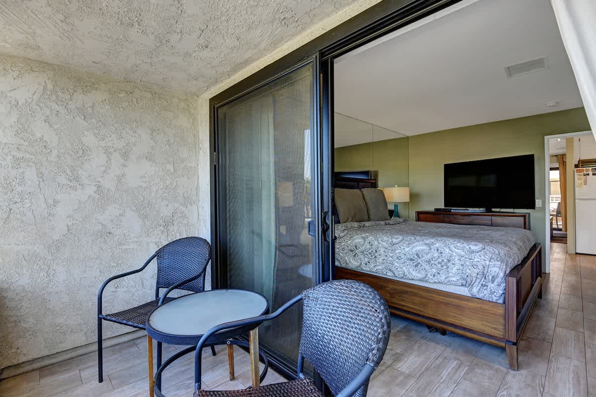 BACK PATIO REVERSE.jpg mls