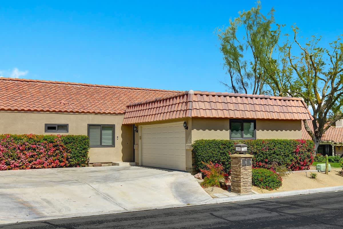 FRONT OF HOME.jpg mls