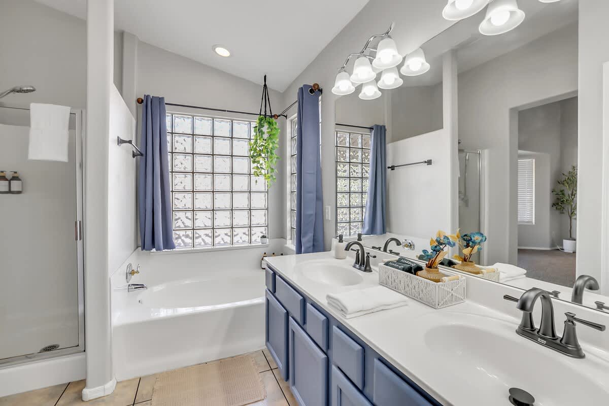 Ensuite Master Bathroom