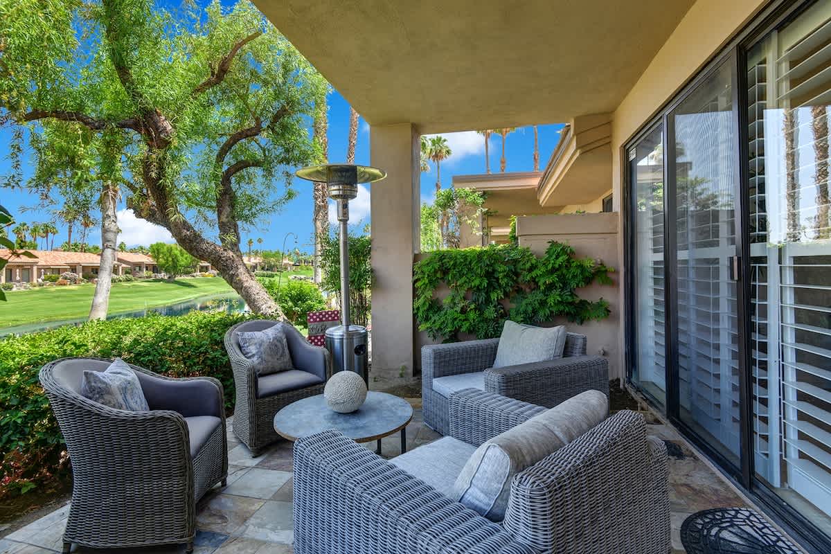 OUTDOOR SEATING AREA.jpg mls