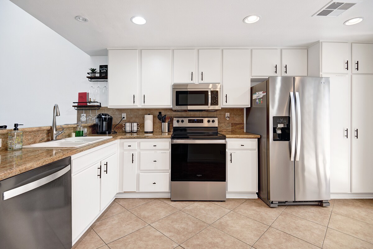 Your fully equipped kitchen comes with stainless steel appliances, granite countertops, and plenty of cabinet space—perfect for preparing everything from morning coffee to full family meals.