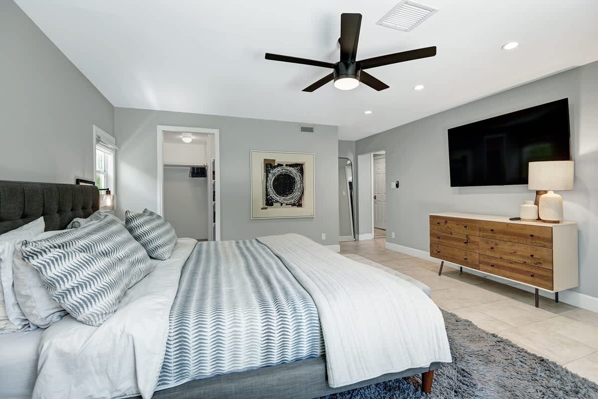 MAIN BEDROOM REVERSE