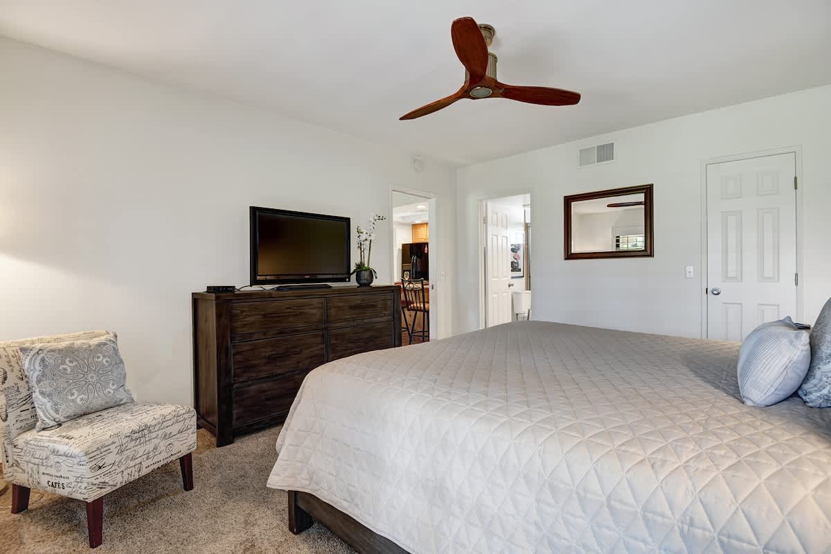 BEDROOM 1 WITH TELEVISION