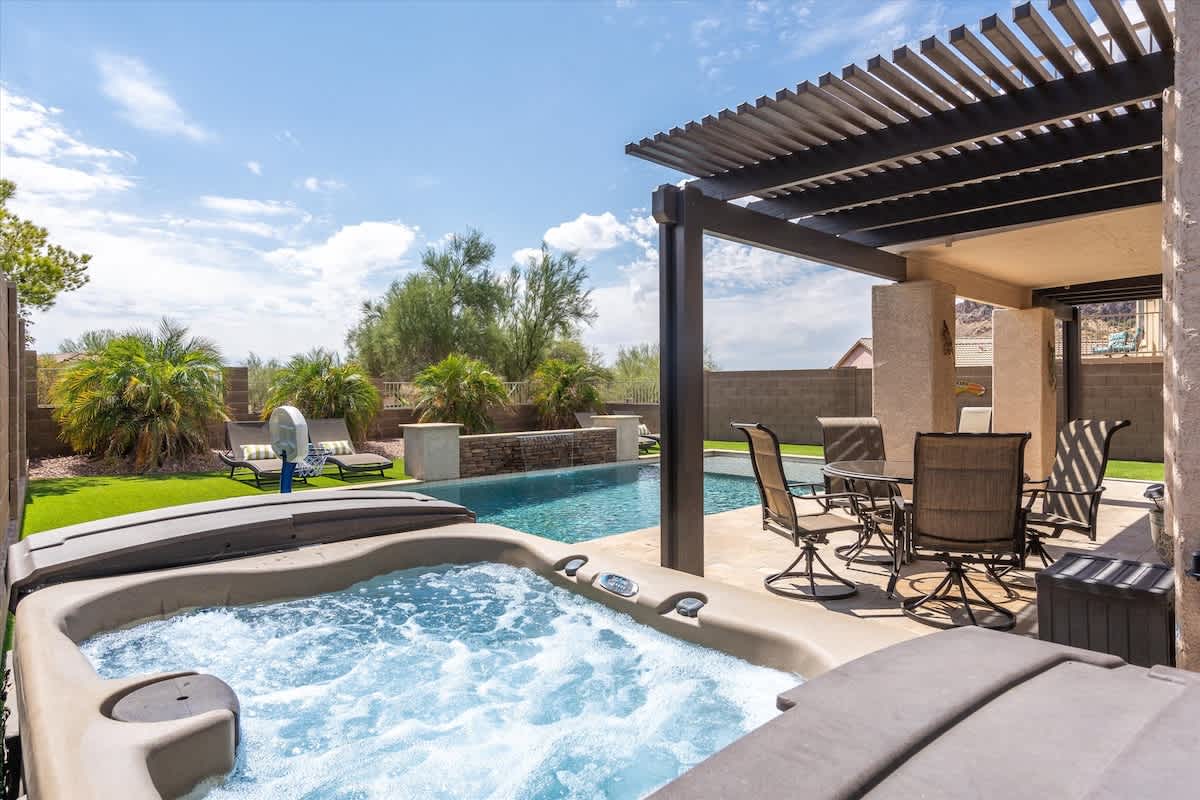 POOL AND OUTDOOR SEATING