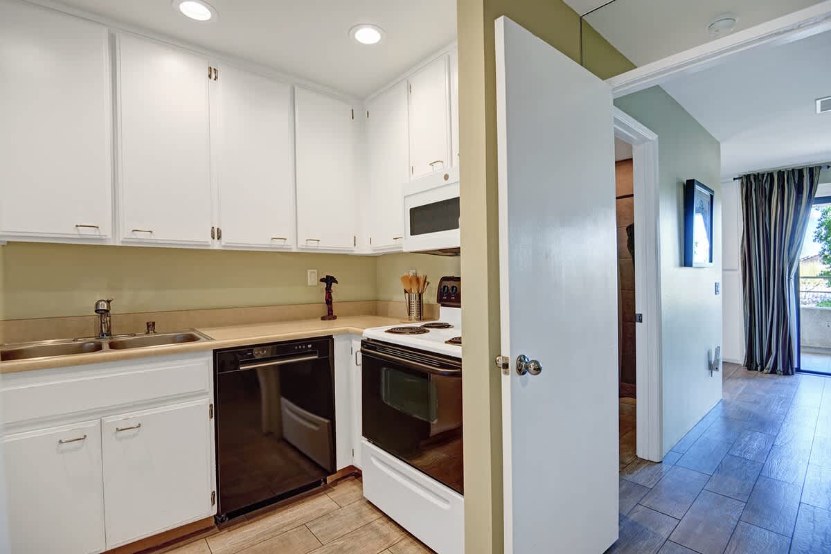 KITCHEN CONTINUED.jpg mls