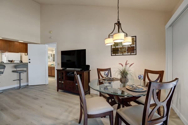 DINING TABLE REVERSE