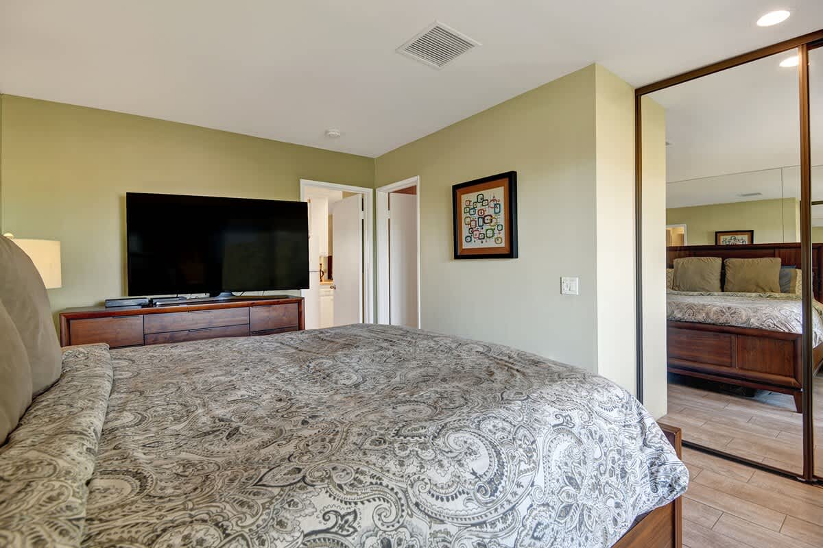 BEDROOM OVER BED.jpg mls