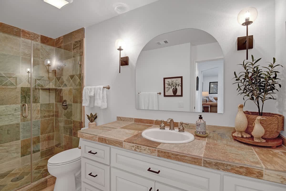 GUEST BATHROOM.jpg mls