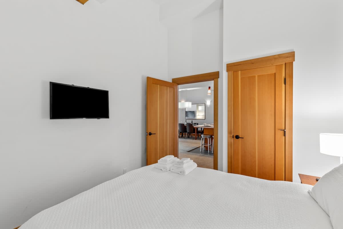 Bedroom with Queen Bed